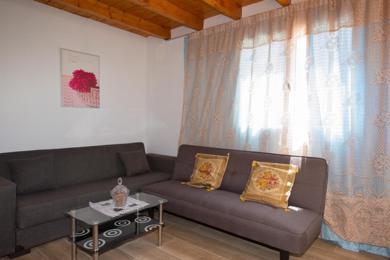 Basil & Guest House Lazarata Exterior photo
