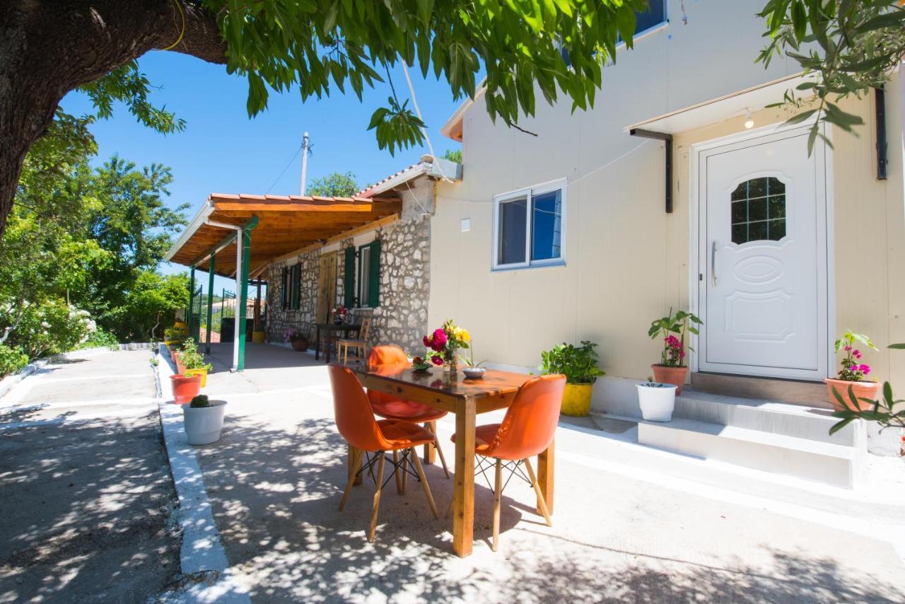 Traditional Houses In The Village Lazarata Exterior photo